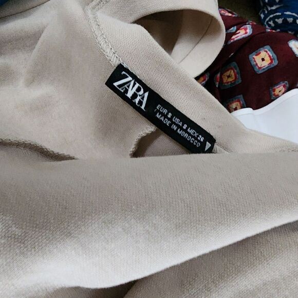 Zara  - Picture 2 of 2